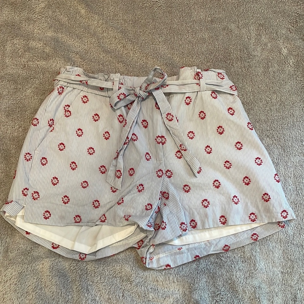 LOFT patterned shorts, size S